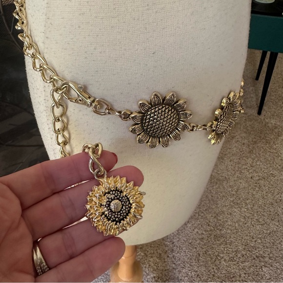 Gold chain sunflower belt small medium - Picture 2 of 5